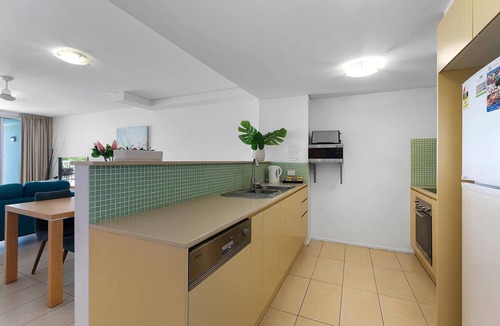 Airlie Beach Apartment | FANTABULOUS VIEWS Azure Sea 2 Bedroom Apartment