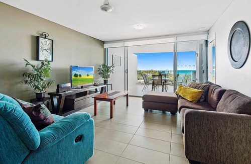 Airlie Beach Apartment | FANTABULOUS VIEWS Azure Sea 2 Bedroom Apartment