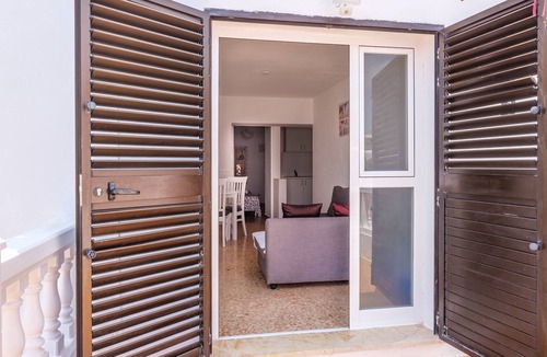Es Canar Apartment | Fantastic Apartment by the Sea with Air Conditioning, Wi-Fi, Pool & Terrace
