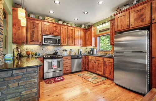 Buck Mountain House | Fantastic Views, Custom 5 BR Home, 5 min to Town, Shopping, Dining, Hiking, More