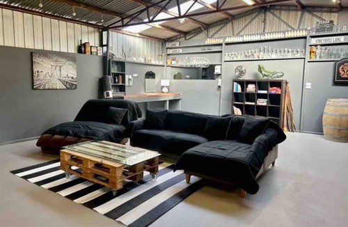Murchison House | Farm Getaway near Nagambie with pool perfect for families or large groups!