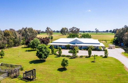 Moyhu House | Farm Stay at the Gateway to the King Valley Wine District