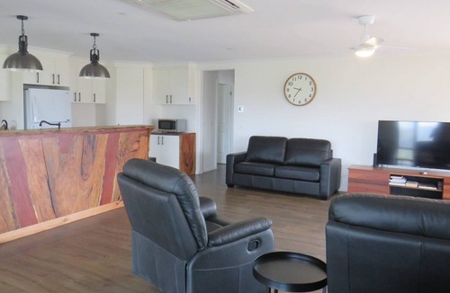 Goughs Bay House | Farr Gough - Close to Lake Eildon