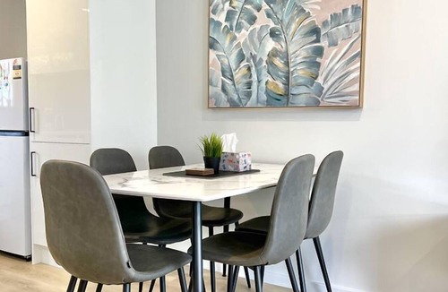 Payneham South Condo | Feel comfortable in this fully equipped, 2-bedroom unit located in quiet Payneham South, ideal for travelling workers & families. Easy parking, no stairs, heat & cool throughout, Wi-Fi, linen hire inc., keyless entry & easy self check-in!
