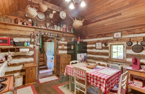 Smith River House | Ferrum Rustic Cabin in the Valley with Fire Pit