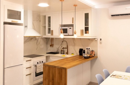 Figueres Apartment | Figueres Center A 4-minute walk from the Dalí Museum! Spirals Stairs Duplex terrace