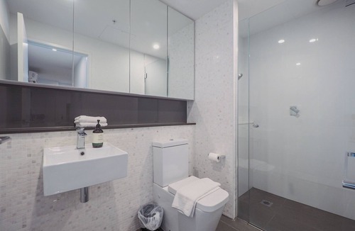 Footscray Apartment | Footscary quite 1br1ba Apartment Pool Gym