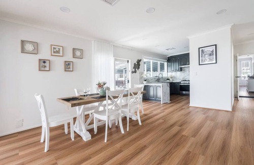 Rye House | Foreshore Haven Poolside Comfort near Rye Beach