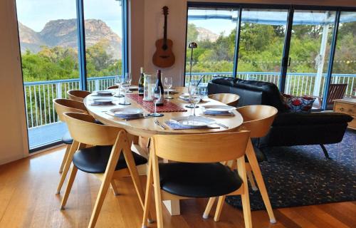 Coles Bay House | Forest Edge - Breathtaking Views of the Hazards