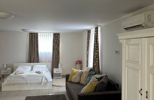Soltvadkert Other | Forest farm with jacuzzi without neighbors, 5 mi from Soltvadkerti Lake Friendly