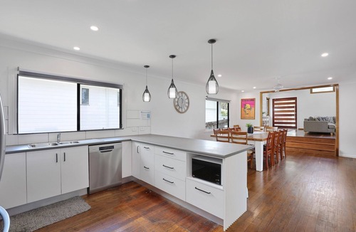 Amity Point House | Four bedroom, Two Bathroom House Sleeping 10
