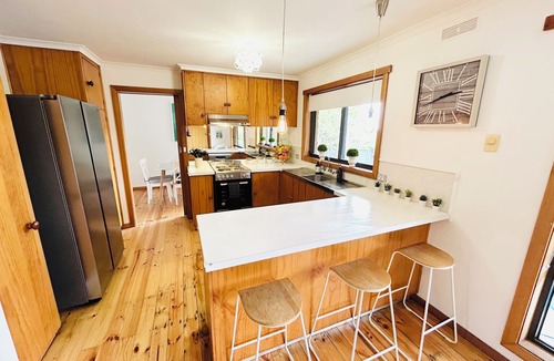 Ballarat North House | Free wifi pet friendly! Happiness on Havelock 4bed renovated in Ballarat North!