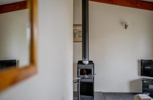 Coles Bay Ski Chalet | Freycinet Cottage 1 – Bluestone