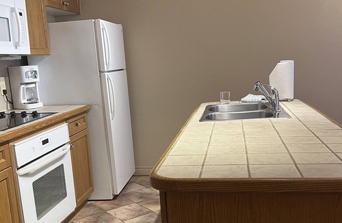 Oro-Medonte Apartment | Full kitchen Suite, Two Bedrooms, 4 beds- You can see the slopes from the suite!