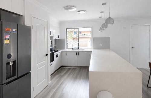 Mansfield House | Fully AC 3-bedroom apartment with swimming pool and 3 parking spaces