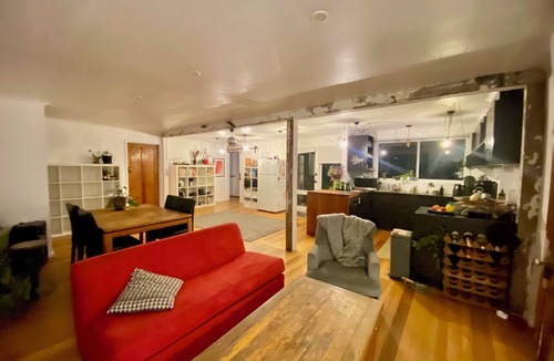 Mount Alexander Shire House | Funky house close to Castlemaine, surrounded by extensive gardens and bushland.
