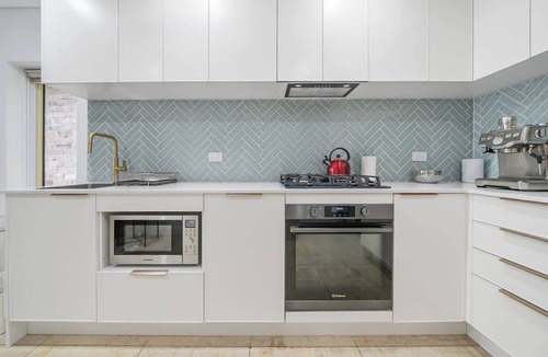 Newtown House | Gallery on Kent | Prime Location