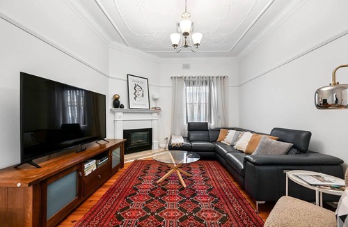 Orange Cottage | Gardiner Cottage - Stylish & Elegant, Walk to CBD