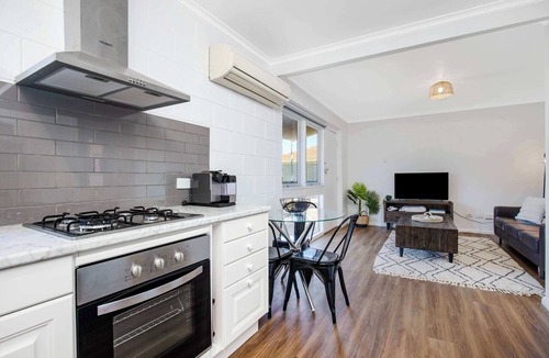 Bedford Park Apartment | Gateway Retreat near Flinders Uni & Hospital