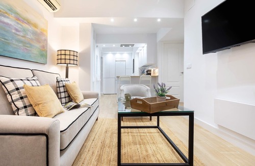 San Andres-San Pablo Apartment | Genteel Home Hinojo - Two Bedroom Apartment, Sleeps 4