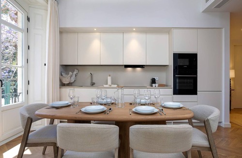 Ensanche Centro Apartment | Genteel Home Plaza de la Marina II