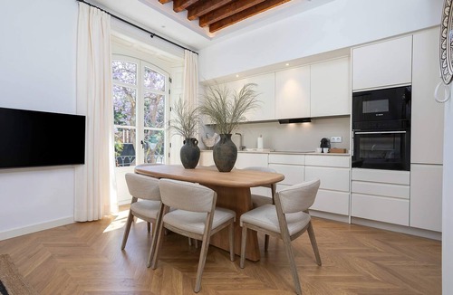 Ensanche Centro Apartment | Genteel Home Plaza de la Marina II
