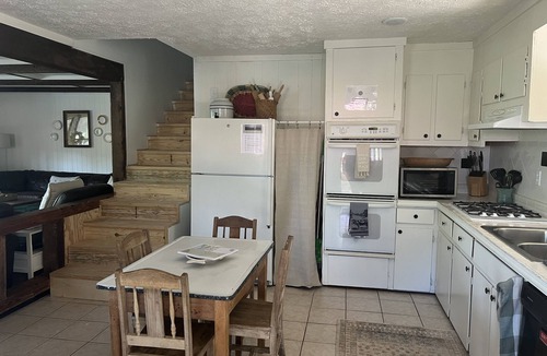 Clanton Cabin | Get off-grid at lakefront Cabin at Sawmill Branch