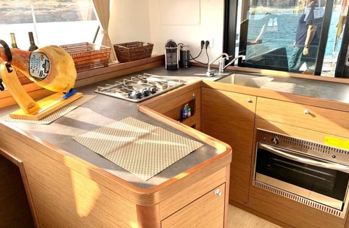 Ibiza Town Boat Rental | Get to know Ibiza from the crystalline and transparent waters of its coves and beaches.
