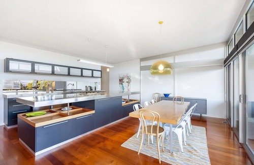 Opossum Bay Apartment | Getaway Hideaway-close to beach Sleeps-8