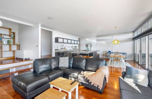 Opossum Bay Apartment | Getaway Hideaway-close to beach Sleeps-8