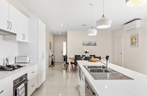 Mount Gambier House | Getaway on Wallace - Excellent central location- Pet Friendly