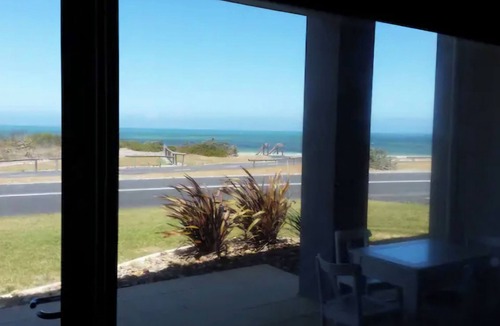 Port Macdonnell Apartment | Gillian's on the beachfront Port MacDonnell, the best view in town.