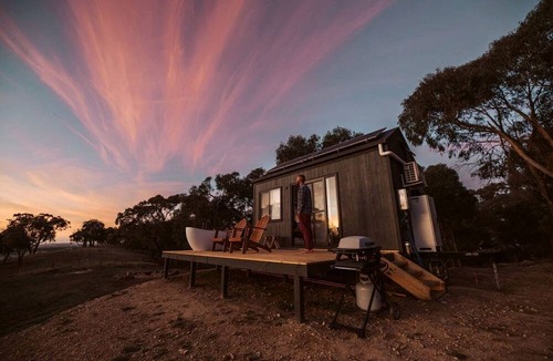 Whittlesea Cabin | Glorious Tiny House with Lovely Sights in Wallan, Victoria