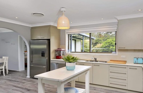 Culburra Beach House | Gone Fishing! - ideal for larger families and groups with pets