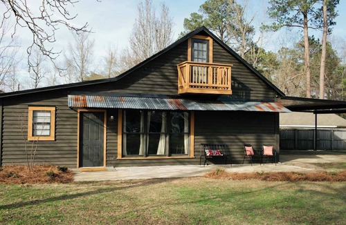 Millbrook Cabin | Gorgeous 3BR Cabin with Pool | Mins to Riverwalk