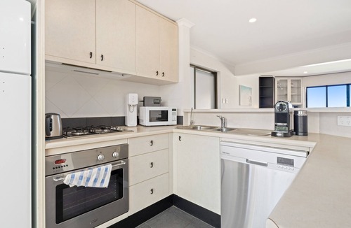 Moana House | Gorgeous Beach and Ocean Views - Located right on the Beach and Pet Friendly!