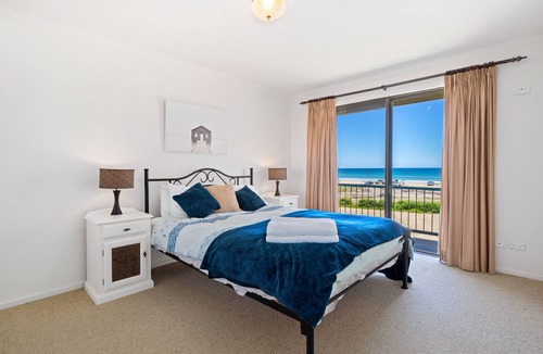 Moana House | Gorgeous Beach and Ocean Views - Located right on the Beach and Pet Friendly!