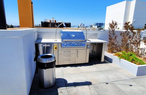 Pico-Union House | Gorgeous Hollywood studio