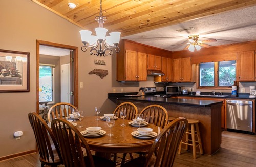Seven Devils House | Grand View - Mountain Views, Pool Table, Fire Pit