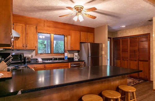 Seven Devils House | Grand View - Mountain Views, Pool Table, Fire Pit