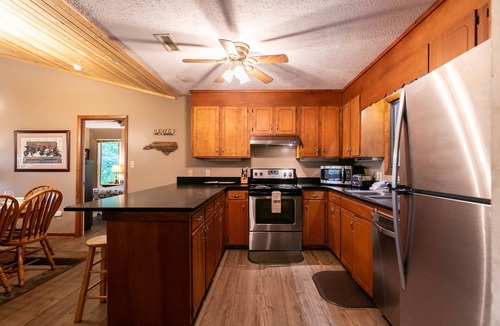 Seven Devils House | Grand View - Mountain Views, Pool Table, Fire Pit