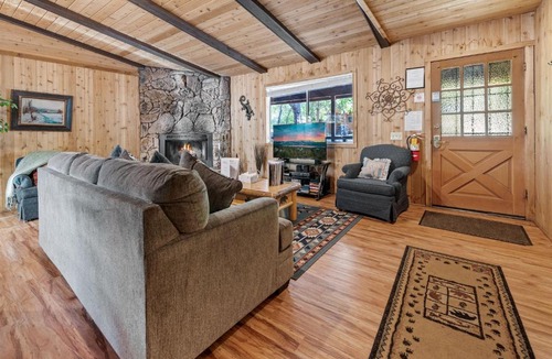 Sugarloaf House | Granny's Love Shack by Big Bear Cool Cabins