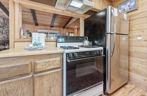 Sugarloaf House | Granny's Love Shack - Close to Hiking Trails, Fireplace, Deck, Barbecue