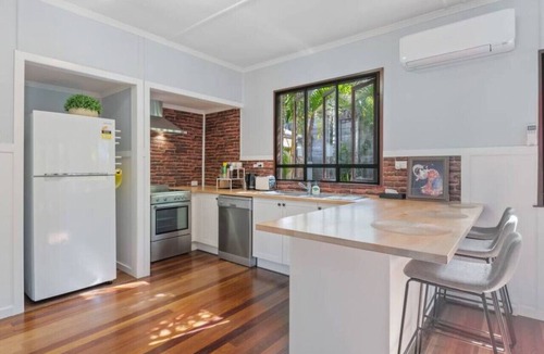 Holland Park West House | Great Location Cute Family Home, beautiful nature