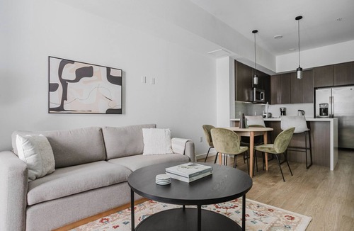 Warner Center Apartment | Great Woodland Hills 2BR w/Pool, Gym, Lounge & BBQ, by Blueground