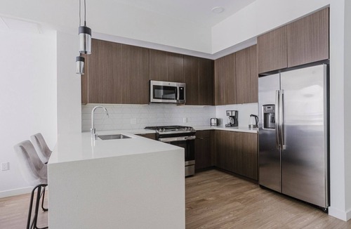 Warner Center Apartment | Great Woodland Hills 2BR w/Pool, Gym, Lounge & BBQ, by Blueground
