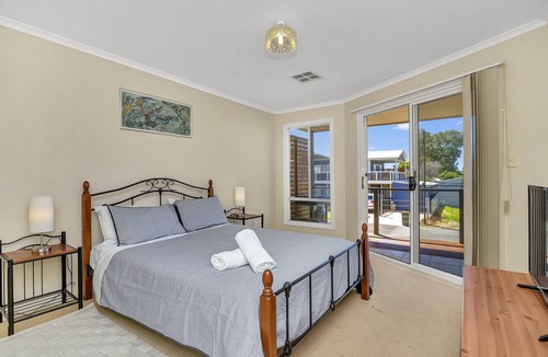 Aldinga Beach House | Green Reef Beach House ~ Aldinga Beach - Fantastic Entertainer with Large Balcony and Sea Views