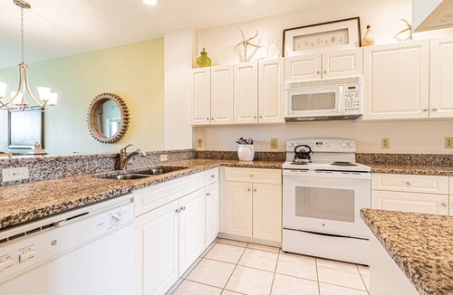 Naples Condo | GreenLinks/Updated Lely Condo; w/Office space-Lake Views-Resort Amenities