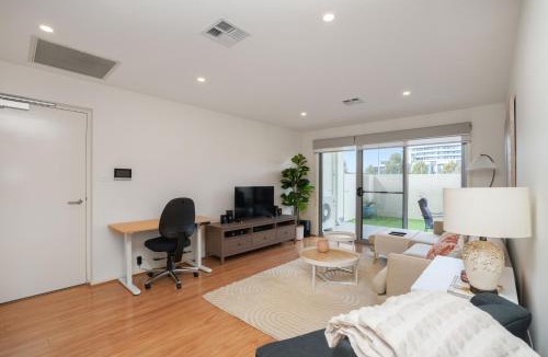 Wright Apartment | Ground Level 1-Bed: Courtyard & Alfresco Dining