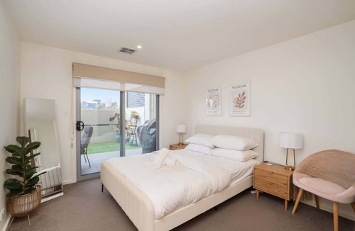 Wright Apartment | Ground Level 1-Bed: Courtyard & Alfresco Dining